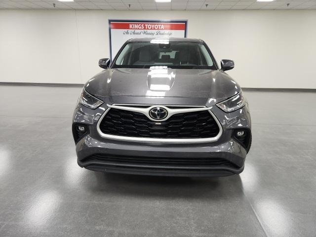 used 2021 Toyota Highlander car, priced at $27,226