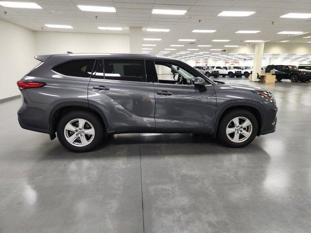 used 2021 Toyota Highlander car, priced at $26,593