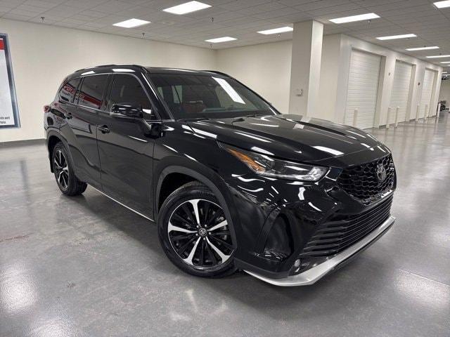 used 2022 Toyota Highlander car, priced at $37,373