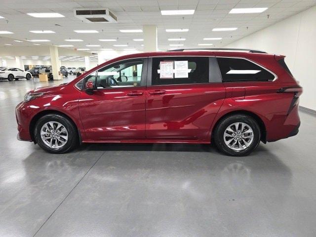 used 2023 Toyota Sienna car, priced at $39,290