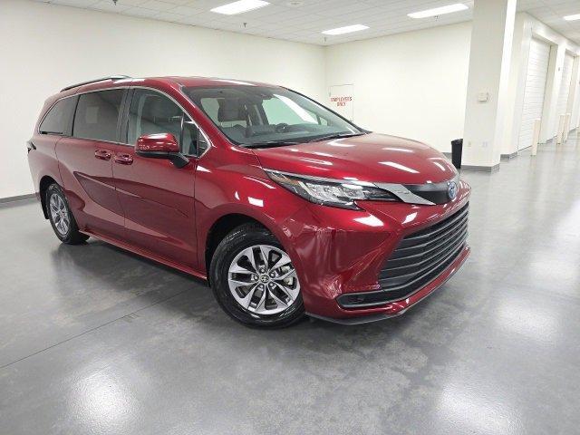 used 2023 Toyota Sienna car, priced at $39,290