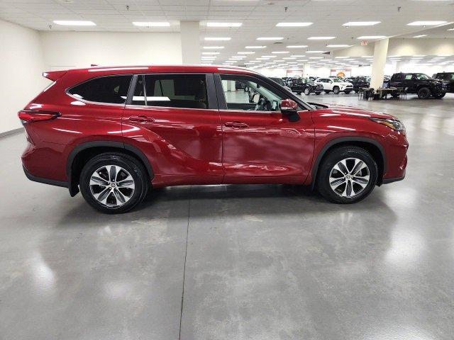 used 2023 Toyota Highlander car, priced at $38,509