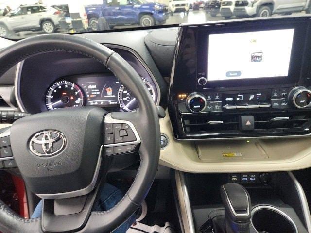 used 2023 Toyota Highlander car, priced at $38,509