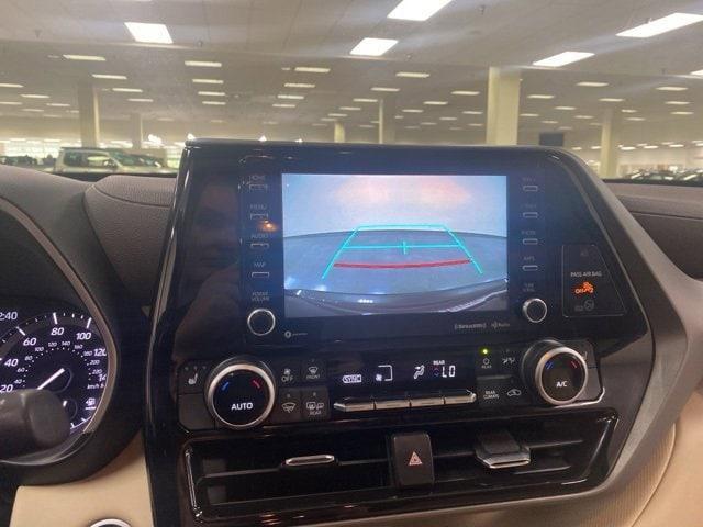 used 2021 Toyota Highlander car, priced at $31,300