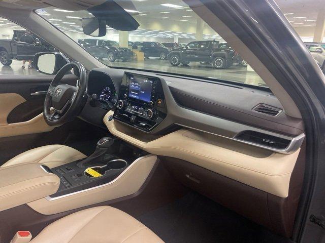 used 2021 Toyota Highlander car, priced at $31,300