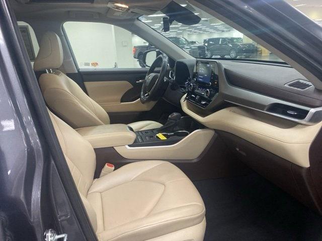 used 2021 Toyota Highlander car, priced at $31,300