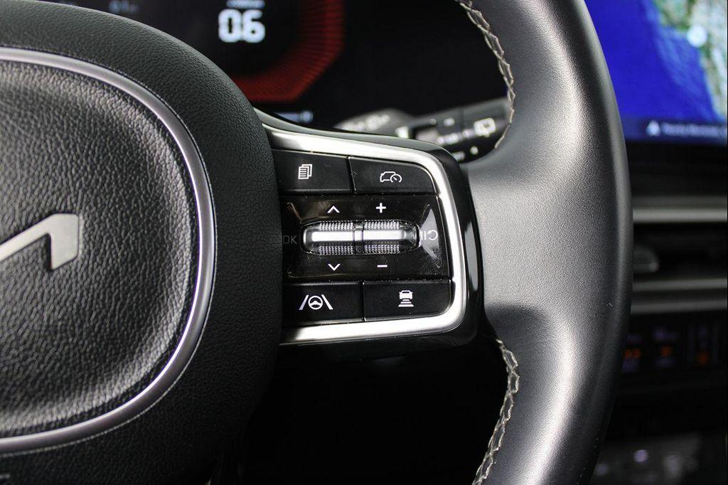 used 2024 Kia Sorento car, priced at $25,647