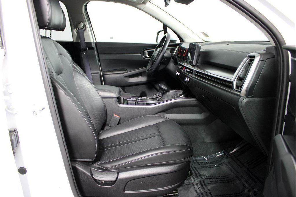 used 2024 Kia Sorento car, priced at $25,647