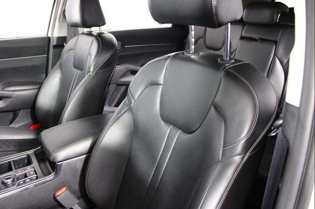 used 2024 Kia Sorento car, priced at $25,647