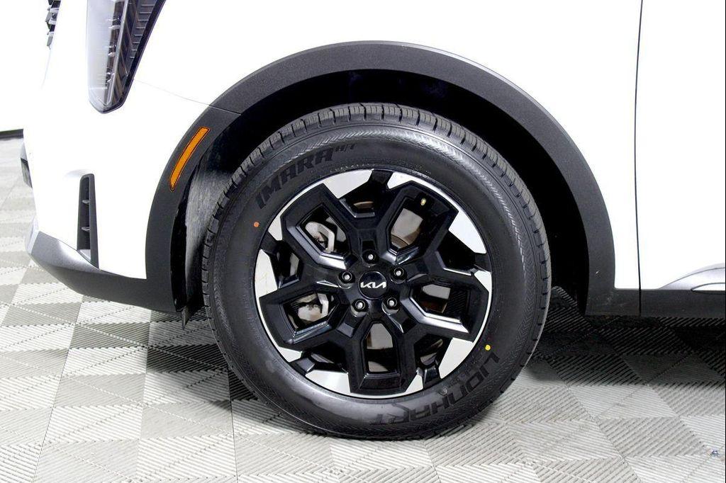 used 2024 Kia Sorento car, priced at $25,647