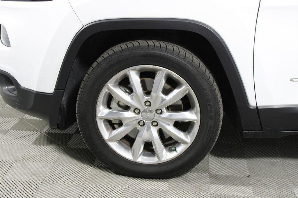 used 2015 Jeep Cherokee car, priced at $11,104