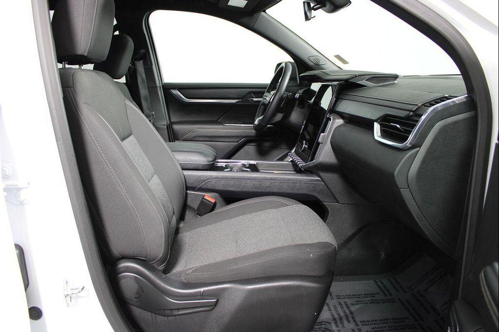 used 2025 GMC Acadia car, priced at $35,286