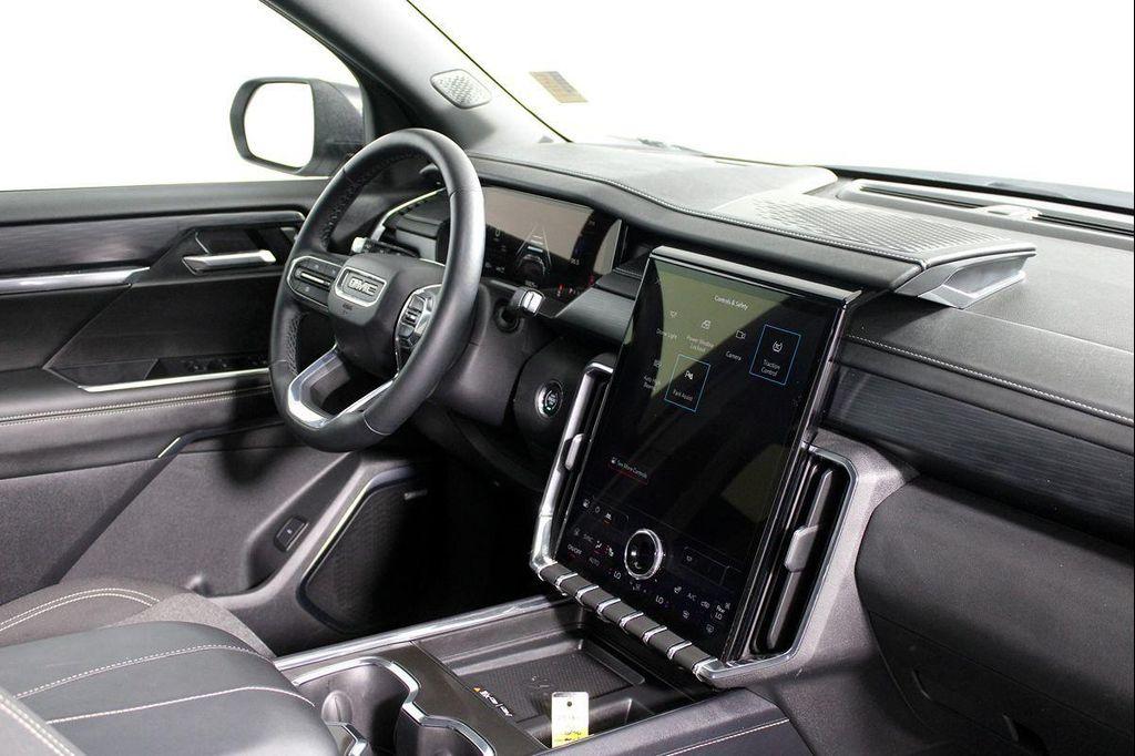 used 2025 GMC Acadia car, priced at $35,286