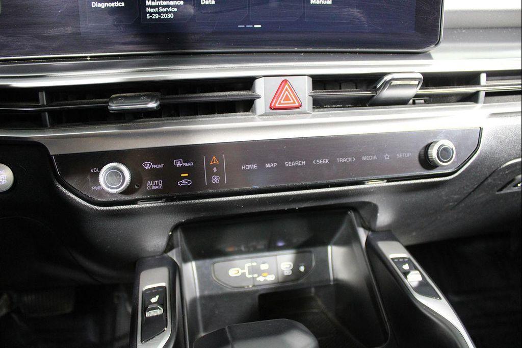 used 2024 Kia Sorento car, priced at $24,986