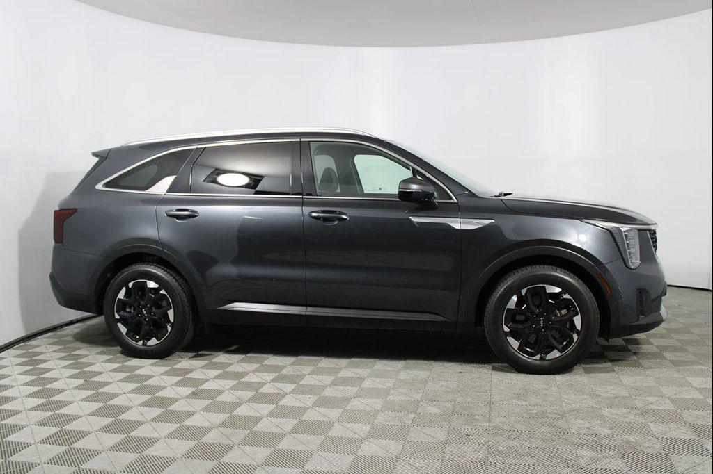 used 2024 Kia Sorento car, priced at $25,029