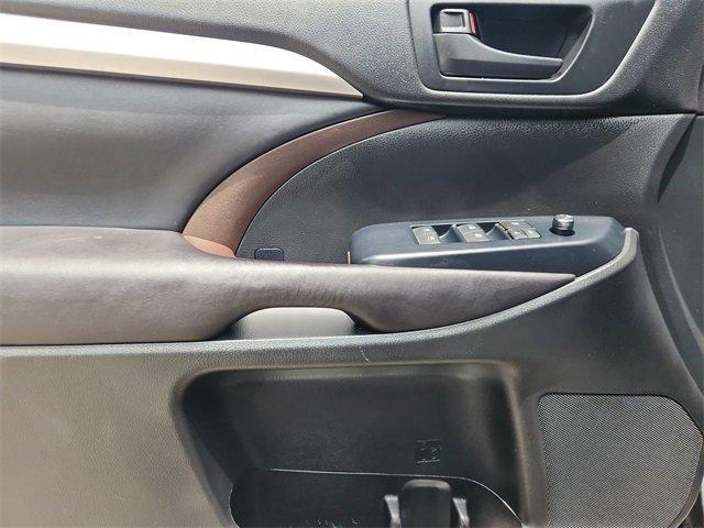 used 2016 Toyota Highlander car, priced at $15,991