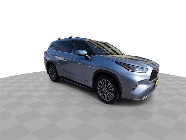 used 2021 Toyota Highlander car, priced at $35,993