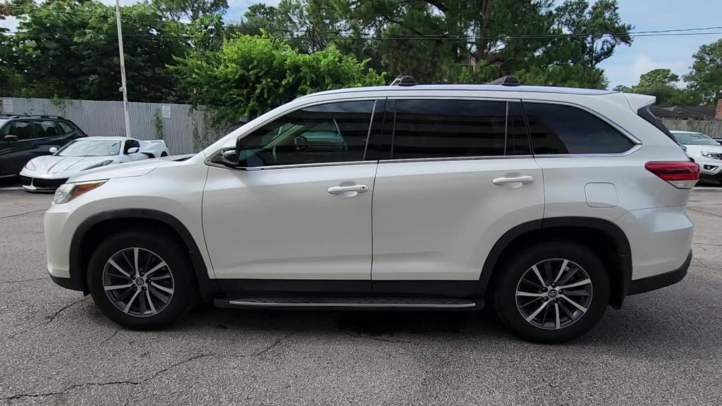 used 2019 Toyota Highlander car, priced at $27,491