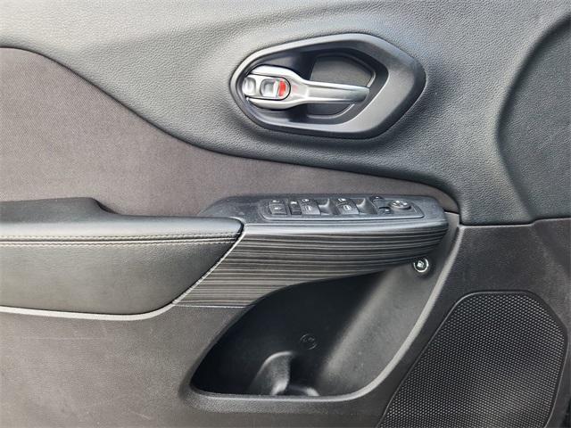 used 2015 Jeep Cherokee car, priced at $13,492