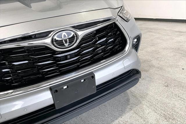 used 2023 Toyota Highlander car, priced at $38,891