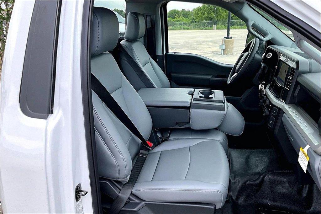 new 2025 Ford F-450 car, priced at $72,928