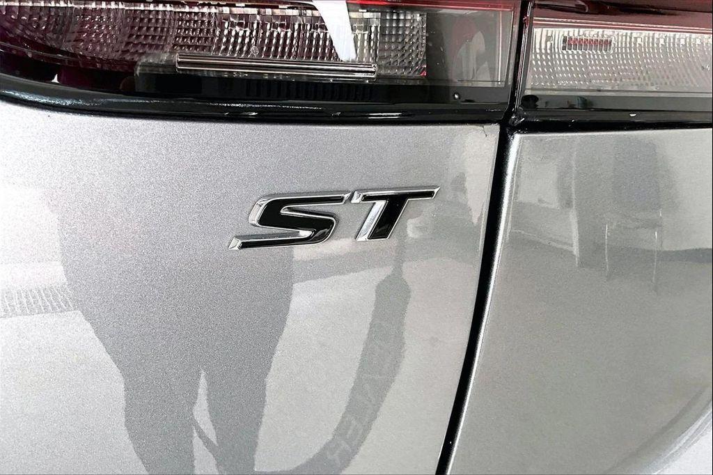 used 2023 Buick Envision car, priced at $26,731