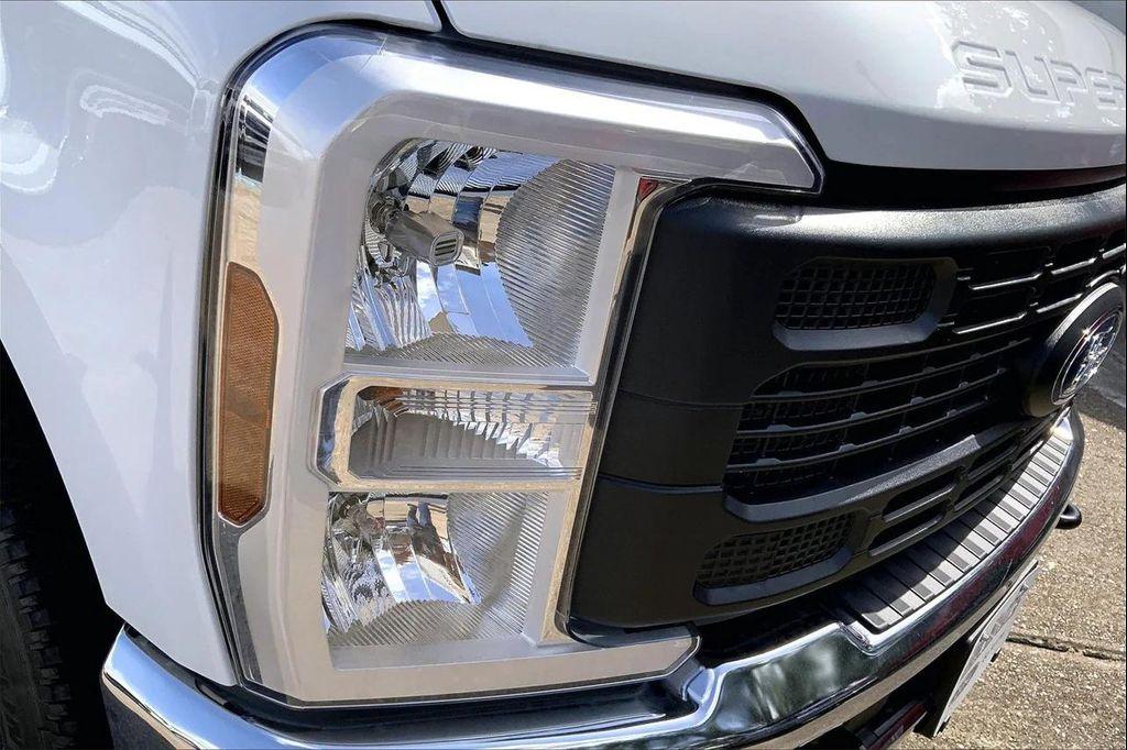 new 2025 Ford F-250 car, priced at $77,635