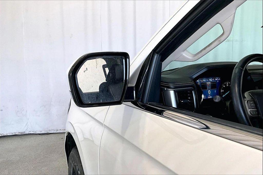used 2024 Ford Expedition car, priced at $45,131