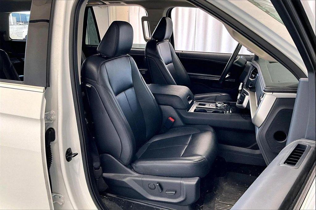 used 2024 Ford Expedition car, priced at $45,131
