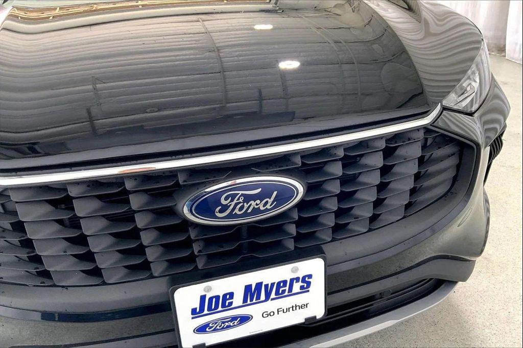 used 2025 Ford Escape car, priced at $25,991