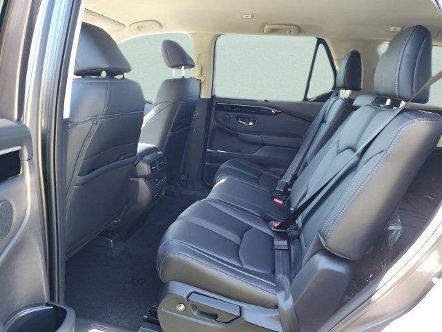 new 2025 Honda Pilot car, priced at $44,418