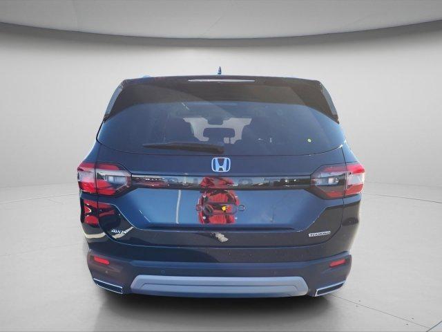 new 2025 Honda Pilot car, priced at $50,882