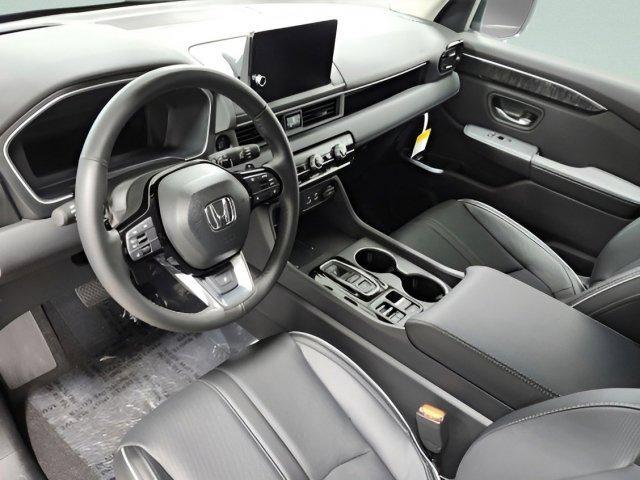 new 2025 Honda Pilot car, priced at $54,985