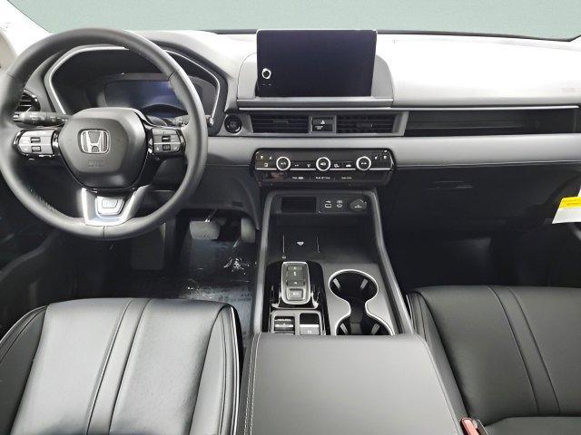 new 2025 Honda Pilot car, priced at $54,985