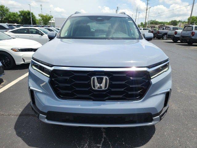 new 2025 Honda Pilot car, priced at $54,135
