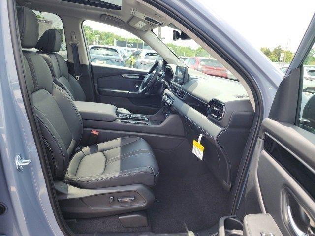 new 2025 Honda Pilot car, priced at $53,594