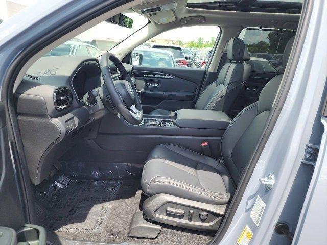new 2025 Honda Pilot car, priced at $53,594