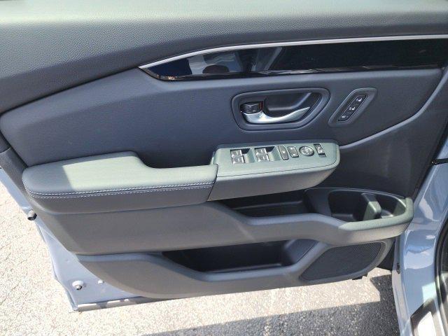 new 2025 Honda Pilot car, priced at $54,135