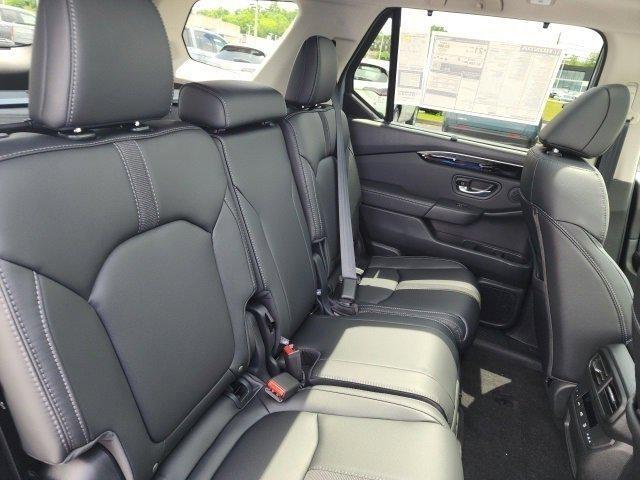 new 2025 Honda Pilot car, priced at $53,594