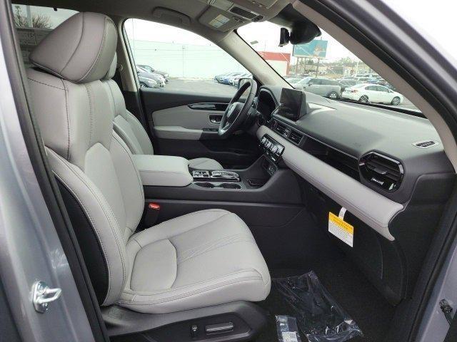 new 2025 Honda Pilot car, priced at $45,686