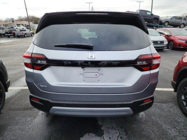 new 2025 Honda Pilot car, priced at $45,686