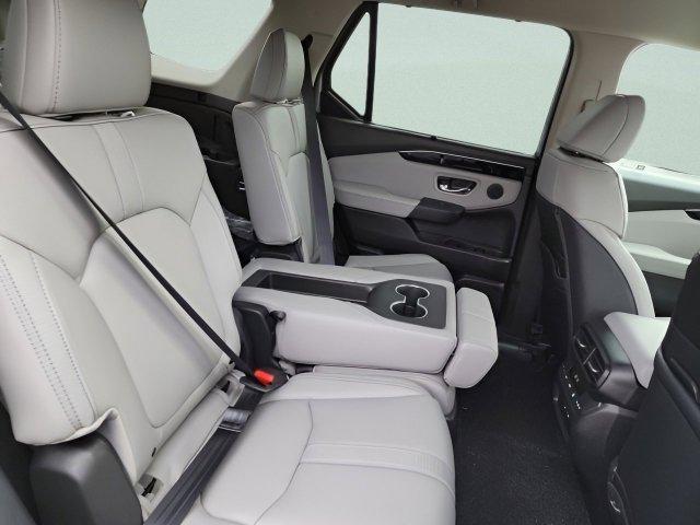 new 2025 Honda Pilot car, priced at $45,686