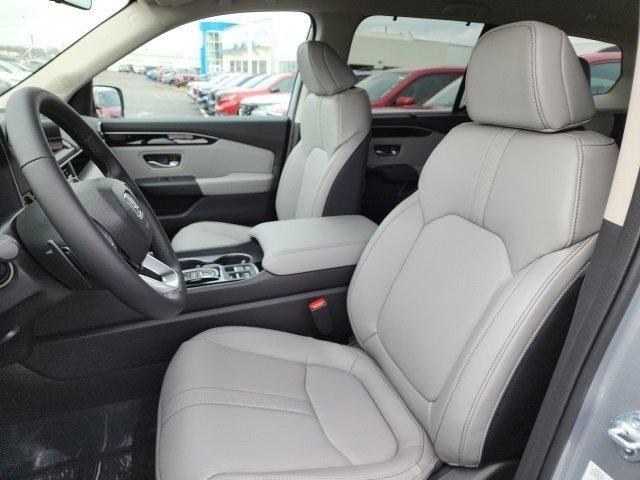 new 2025 Honda Pilot car, priced at $45,686