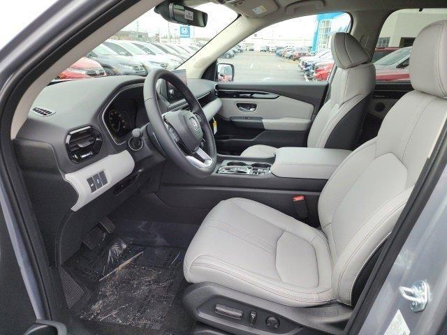 new 2025 Honda Pilot car, priced at $45,686