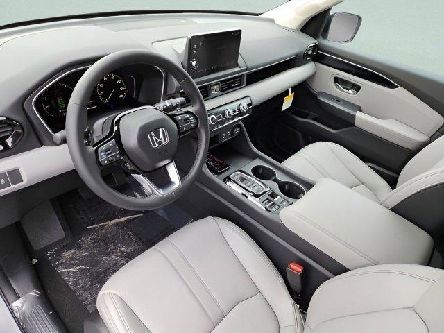 new 2025 Honda Pilot car, priced at $45,686
