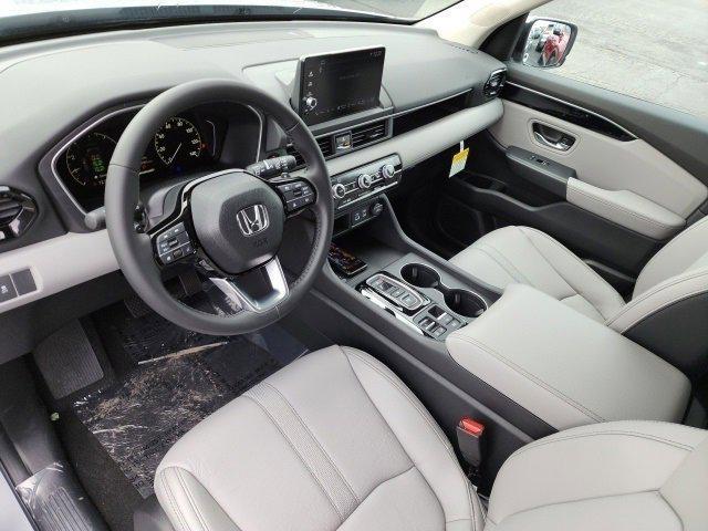 new 2025 Honda Pilot car, priced at $45,686