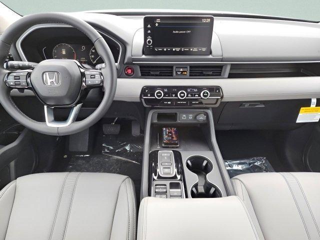 new 2025 Honda Pilot car, priced at $45,686