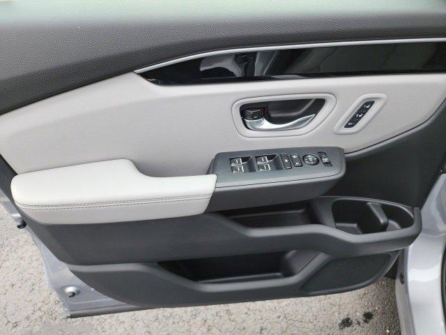 new 2025 Honda Pilot car, priced at $45,686