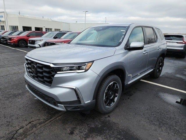 new 2025 Honda Pilot car, priced at $45,686