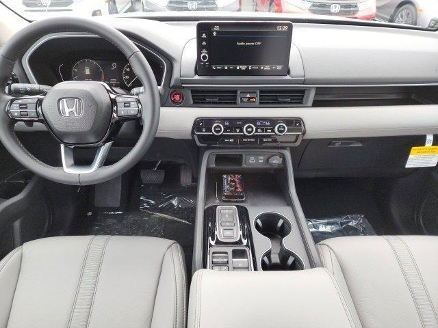 new 2025 Honda Pilot car, priced at $45,686